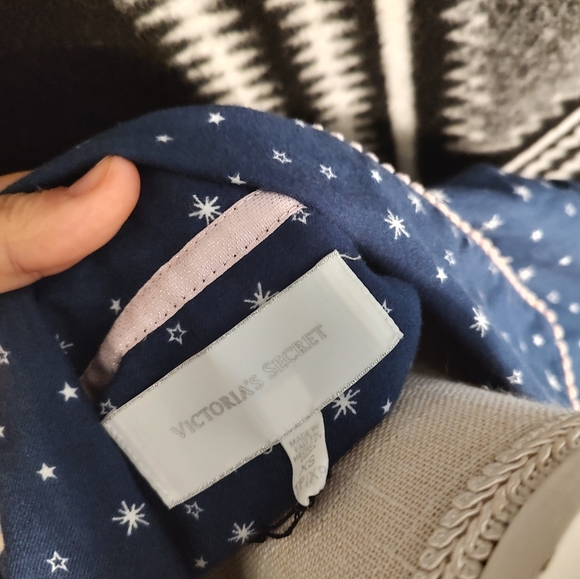 💙NWT Victoria's Secret Ladie's Button Front Amazingly Soft Pajama Top, XS - Picture 10 of 11